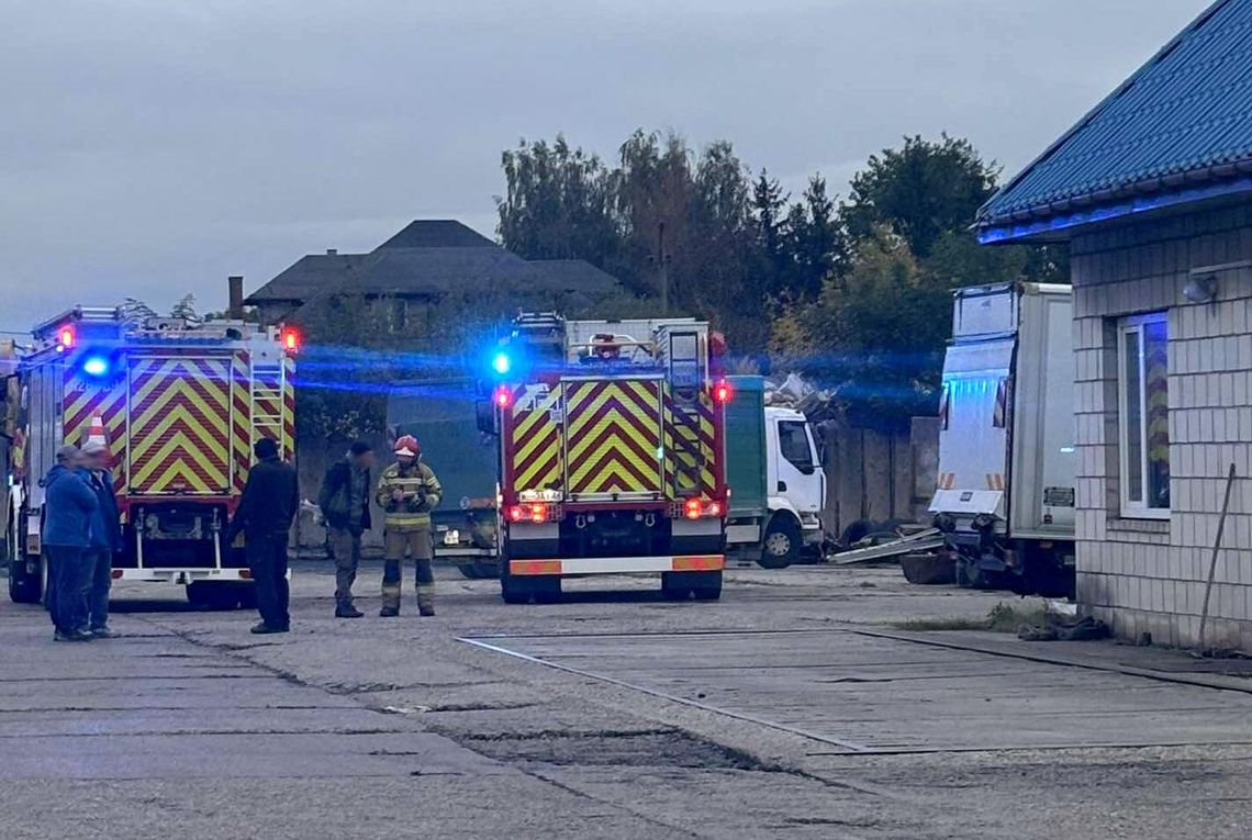 Kłęby dymu z dostawczaka zaniepokoiły kierowców. Interweniowała straż pożarna Kłęby dymu z dostawczaka zaniepokoiły kierowców. Interweniowała straż pożarna