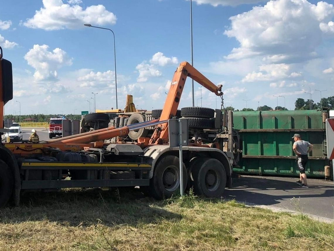 Ciężarówka blokowała rondo