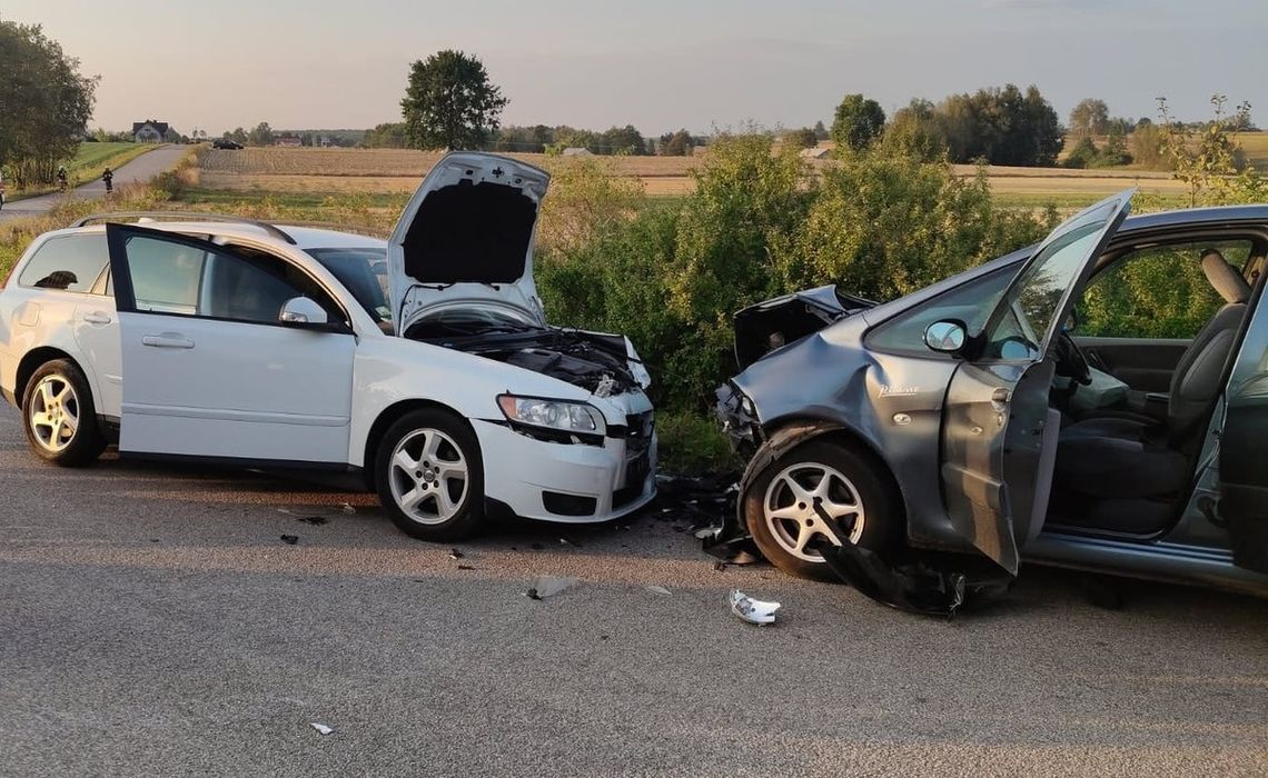 Czołówka na zakręcie. 65-latka w szpitalu Czołówka na zakręcie. 65-latka w szpitalu