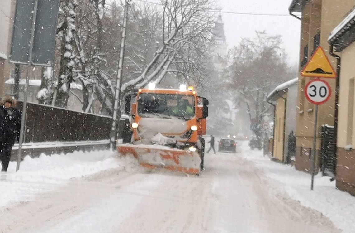 Cztery kolizje w śnieżny poranek