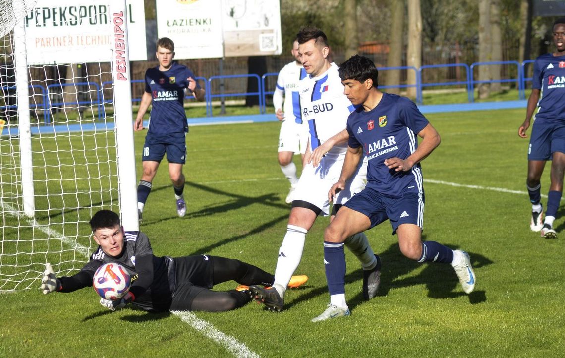 Derby na remis. Kanonada Orła