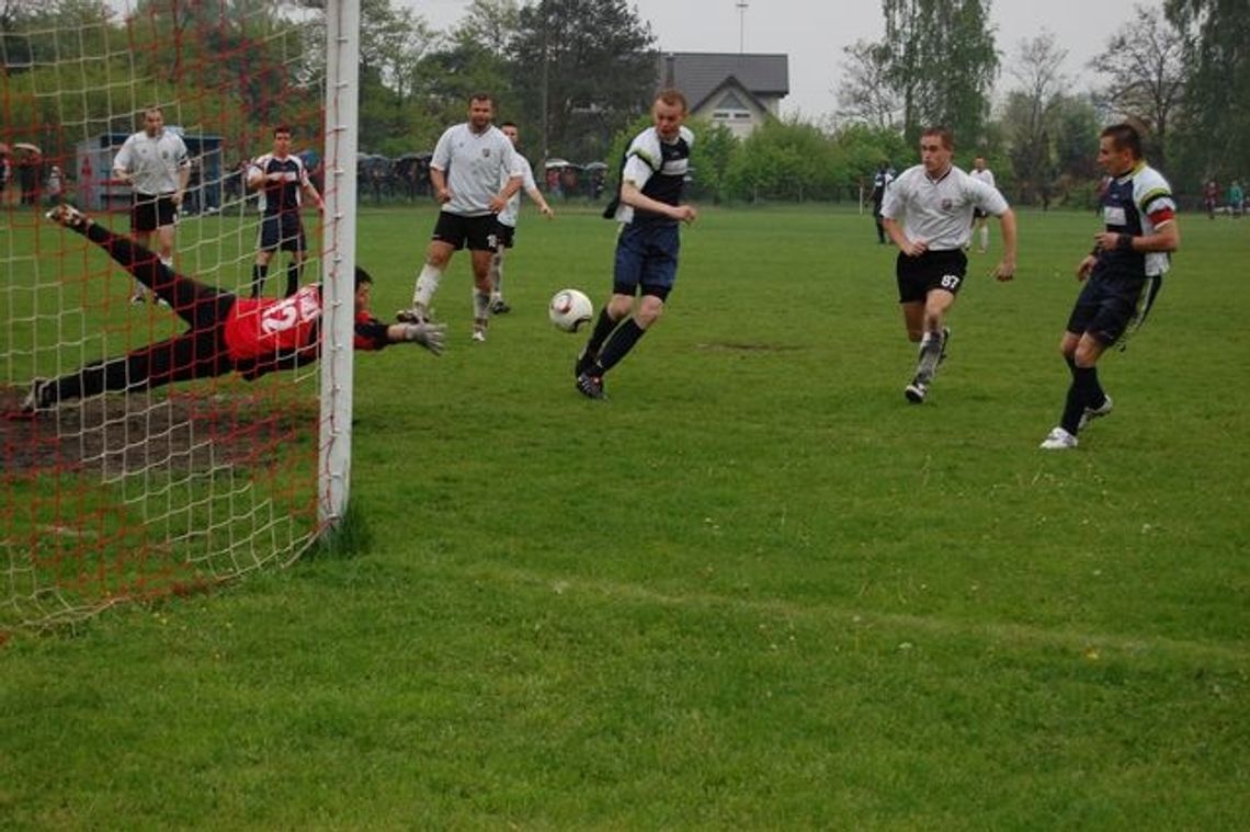 Deszczowe derby bez rozstrzygnięcia