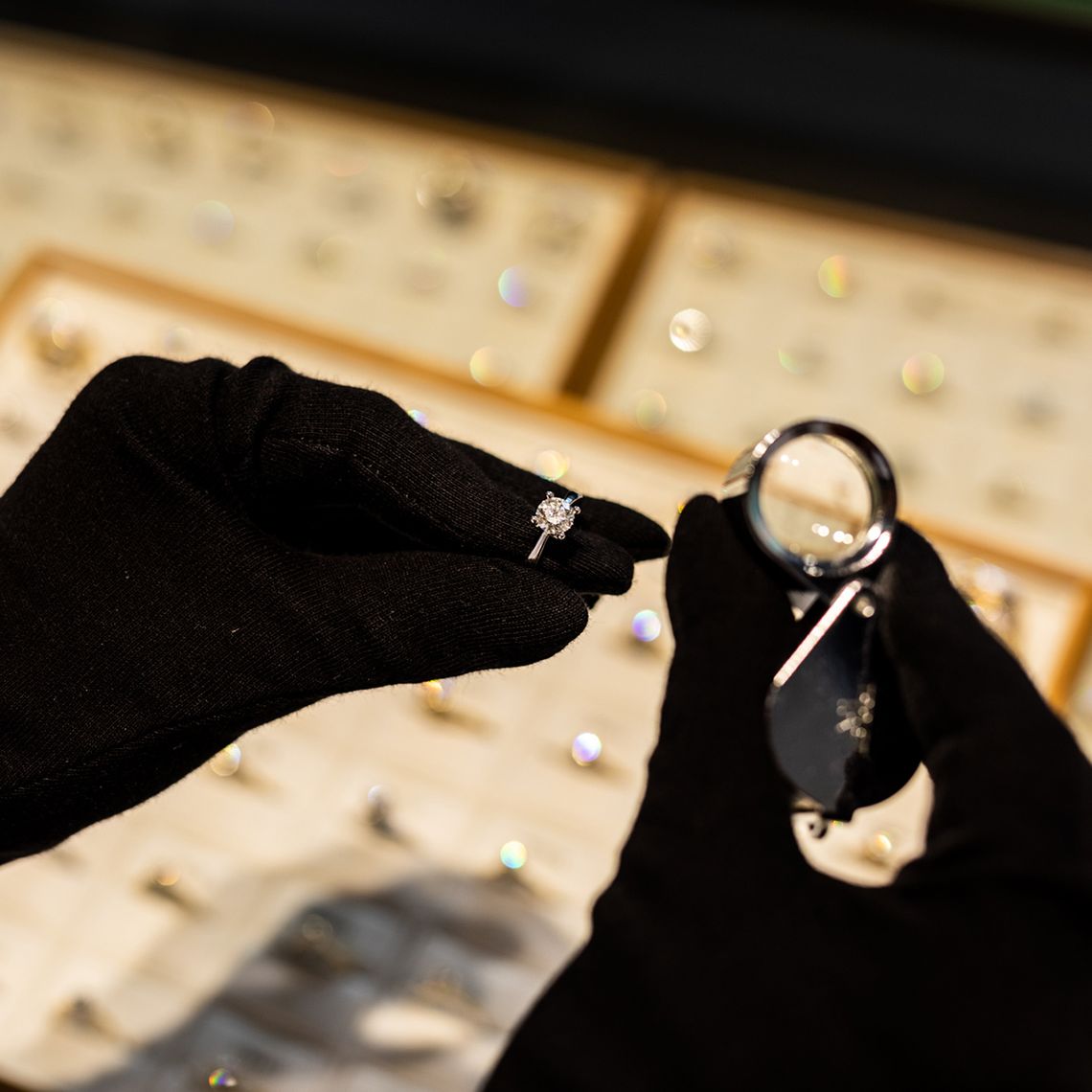 Dlaczego pierścionki zaręczynowe z platyny są tak popularne?