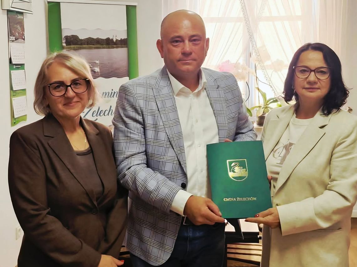 Droga ze Stefanowa do Władysławowa zostanie przebudowana. Gmina Żelechów podpisała umowę Droga ze Stefanowa do Władysławowa zostanie przebudowana. Gmina Żelechów podpisała umowę