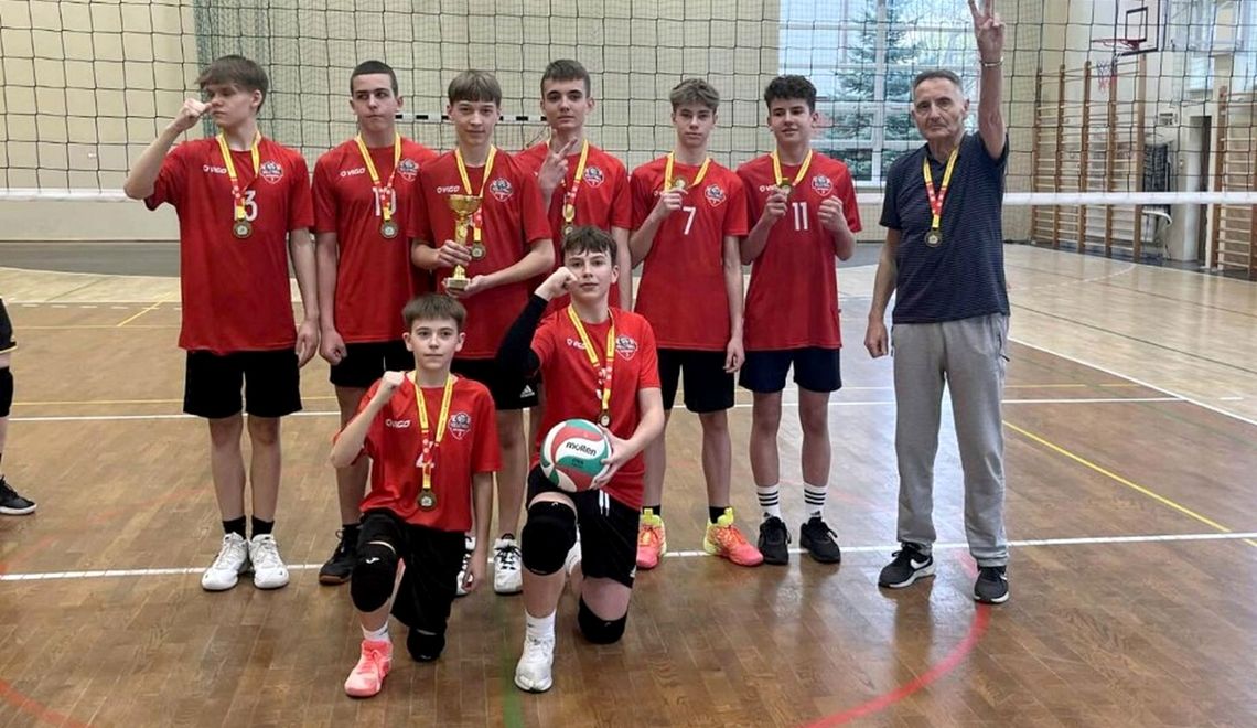 Dwójka mistrzem regionu. Srebro dla Unina