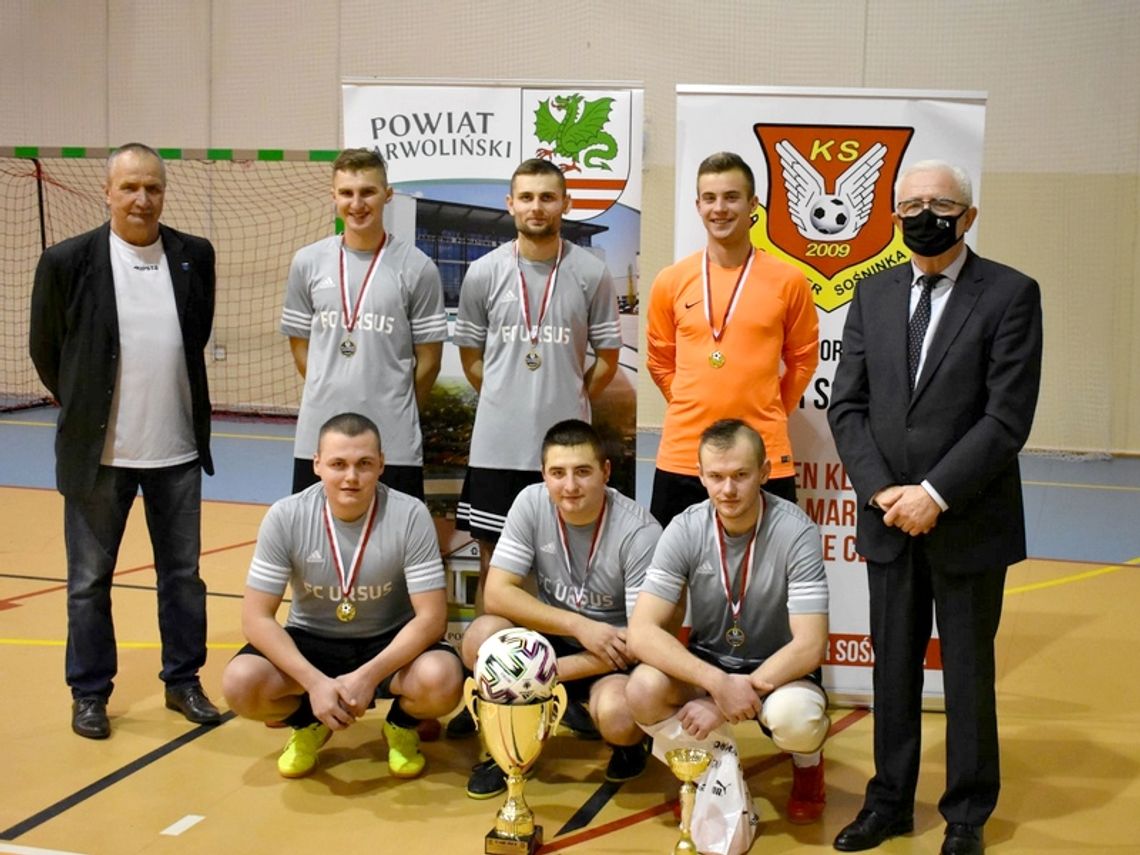 FC Ursus z Pucharem Starosty