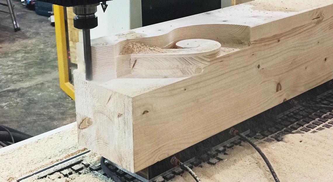 Frezowanie CNC w drewnie – kiedy ma zastosowanie i jakie korzyści daje ta technologia?