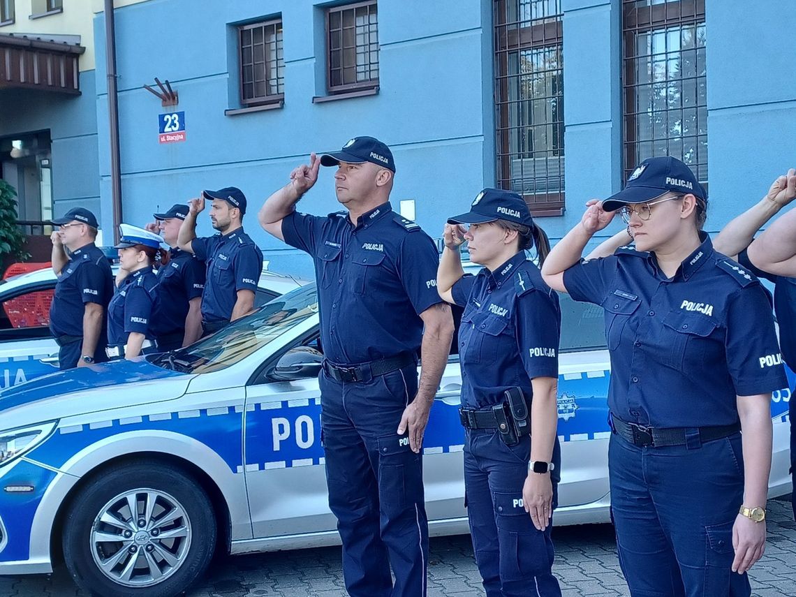 Garwolińscy policjanci oddali hołd tragicznie zmarłemu funkcjonariuszowi. W południe zawyły syreny