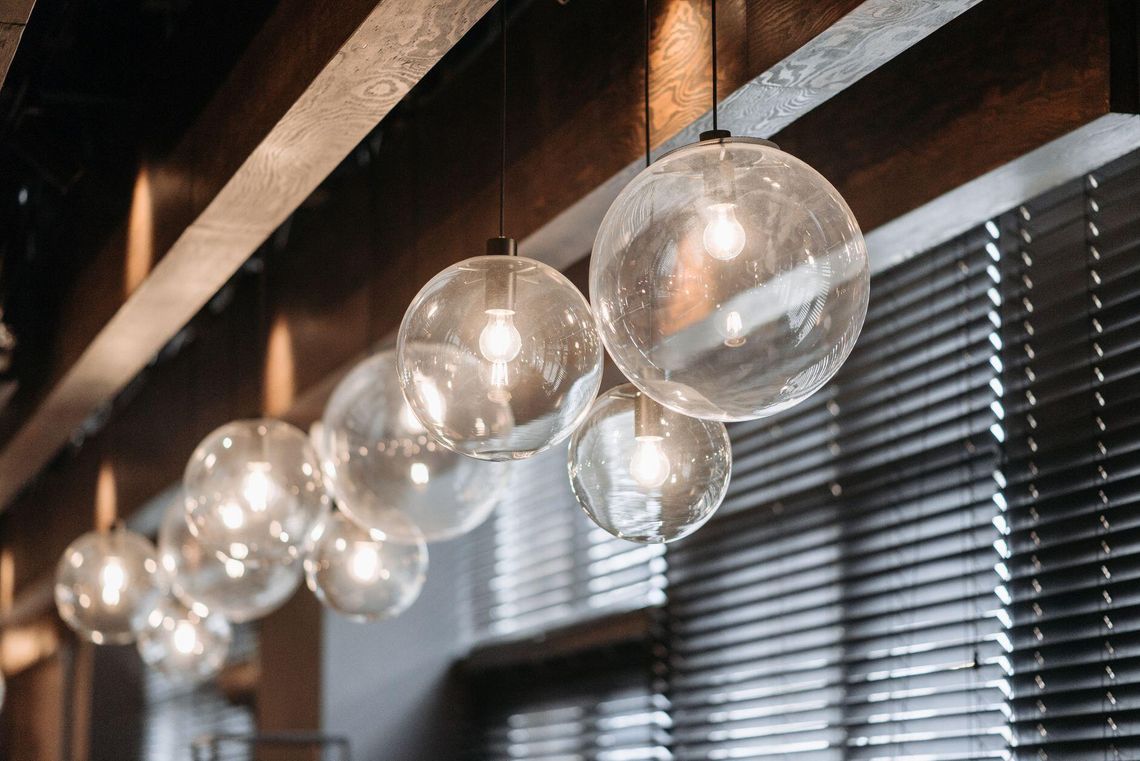 Gdzie warto kupować lampy hurtowo? Poznaj opcje dla sklepów, projektantów i inwestorów Gdzie warto kupować lampy hurtowo? Poznaj opcje dla sklepów, projektantów i inwestorów