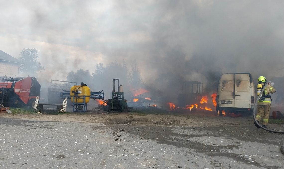 Groźny pożar w Podwierzbiu. Spłonęła stodoła