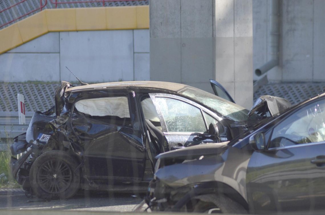 Groźny wypadek na S17. Lądowały dwa śmigłowce. Trasa zablokowana