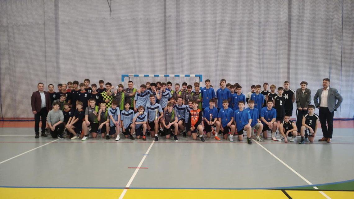 Historyczny sukces SP w Górznie w powiatowych rozgrywkach piłki ręcznej