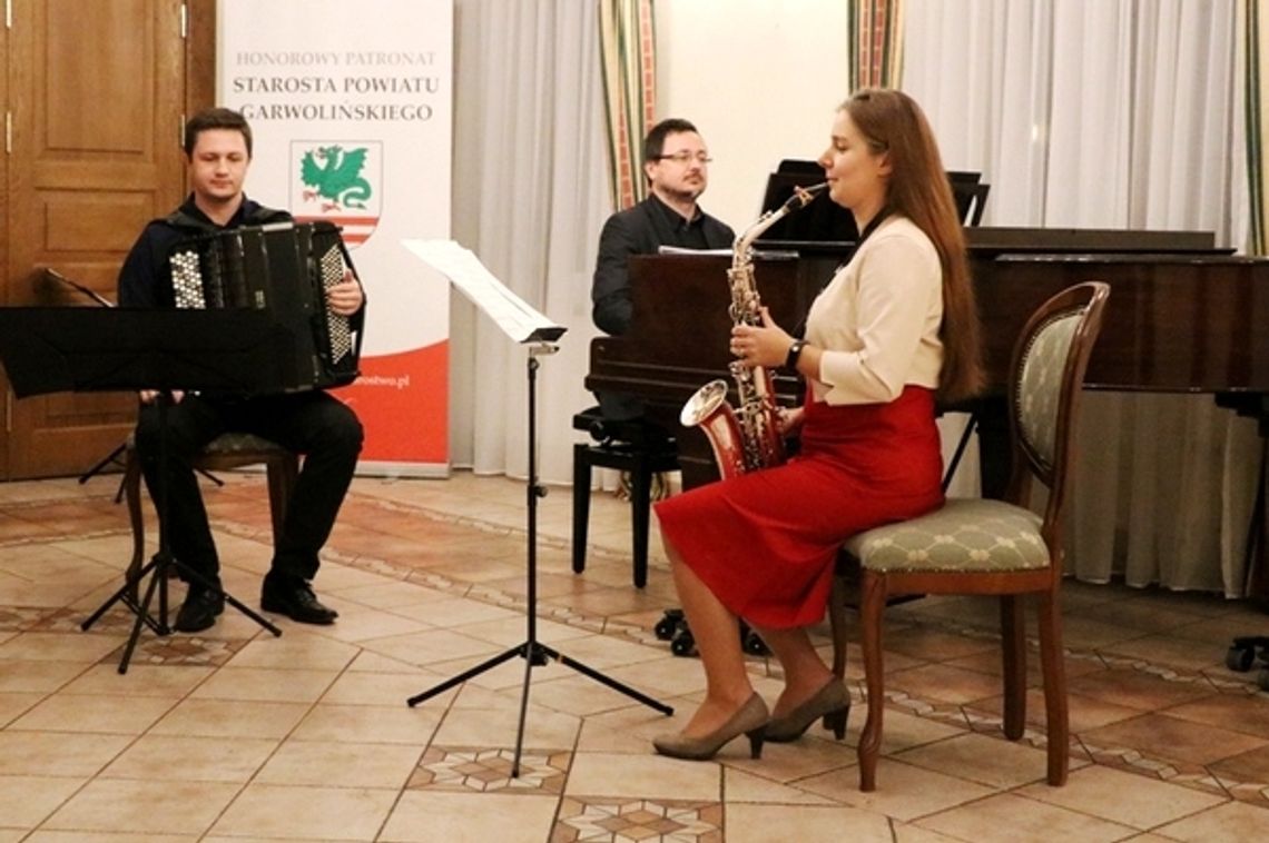 Instrumentalne trio w Miętnem