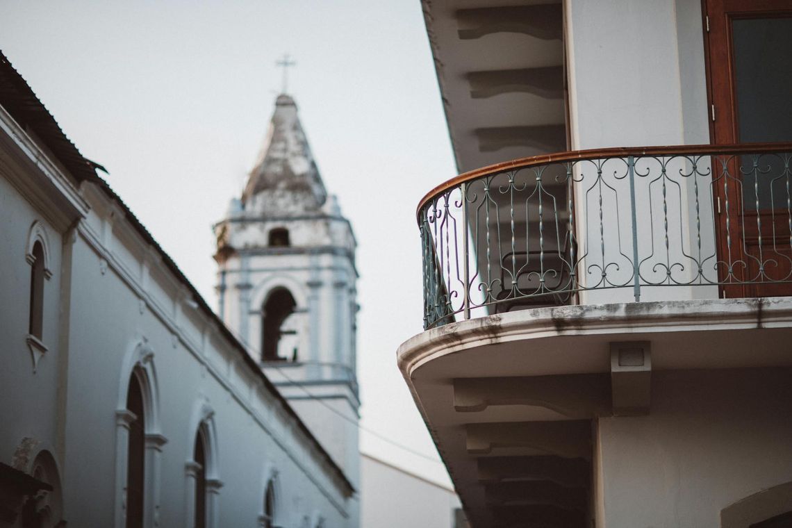 Jak wybrać trwałe i estetyczne balustrady zewnętrzne w Warszawie
