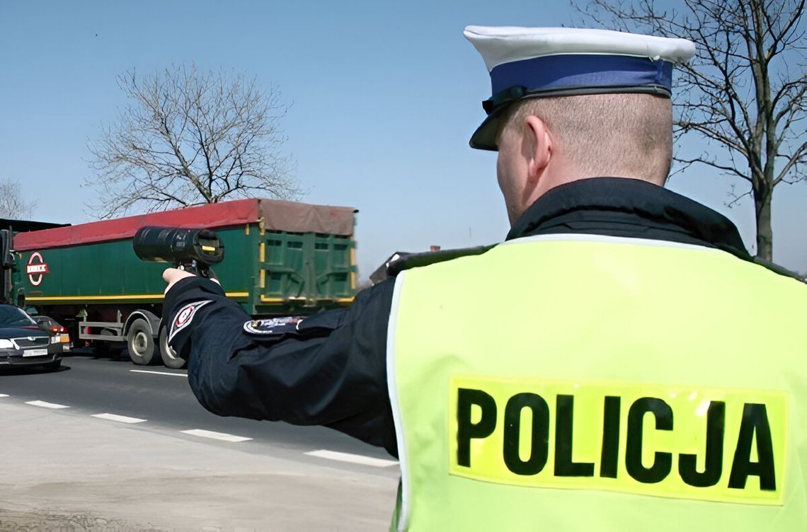 Jechał bez uprawnień. Odpowie też za posiadanie narkotyków