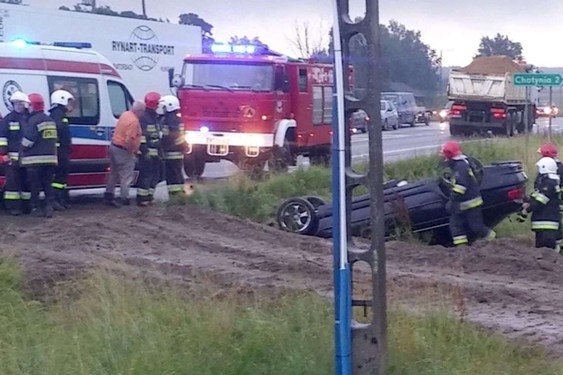 Jechał bmw na łysych oponach. Dachował na DK nr 17