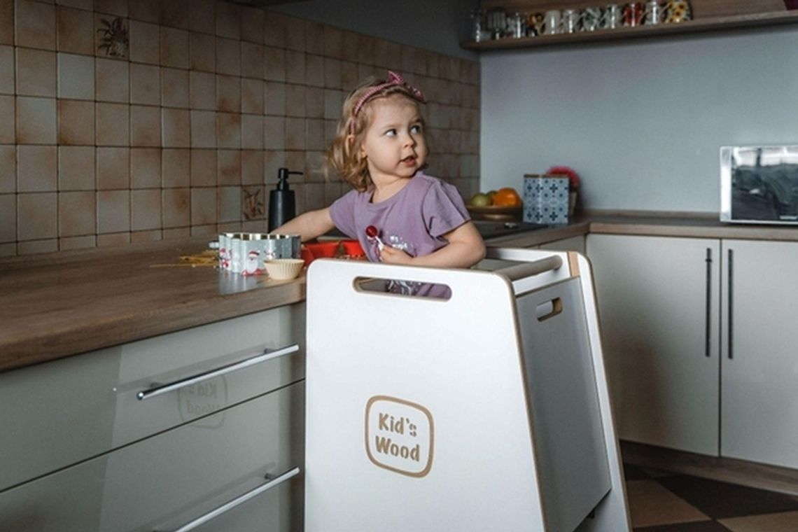 Kitchen Helper od Kids-Wood – jak wybrać najlepszy model dla dziecka?