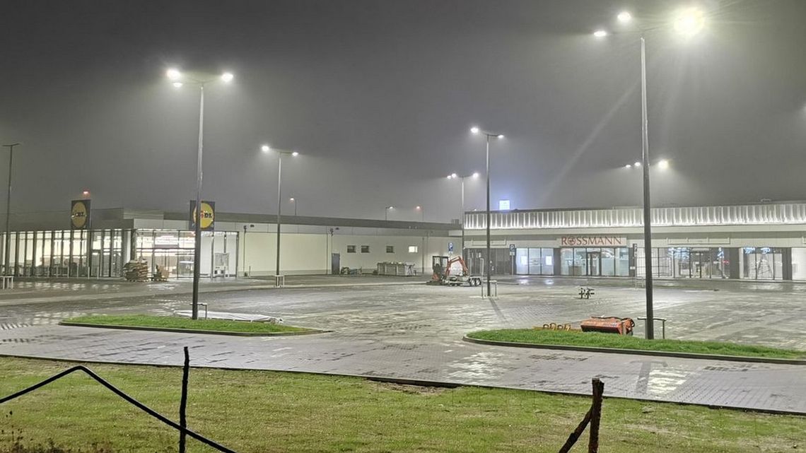 Kolizja na parkingu przy centrum handlowym. Nieletni motocyklista był pijany