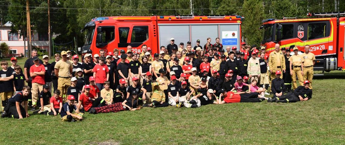 Komendant wojewódzki z wizytą na obozie dla MDP