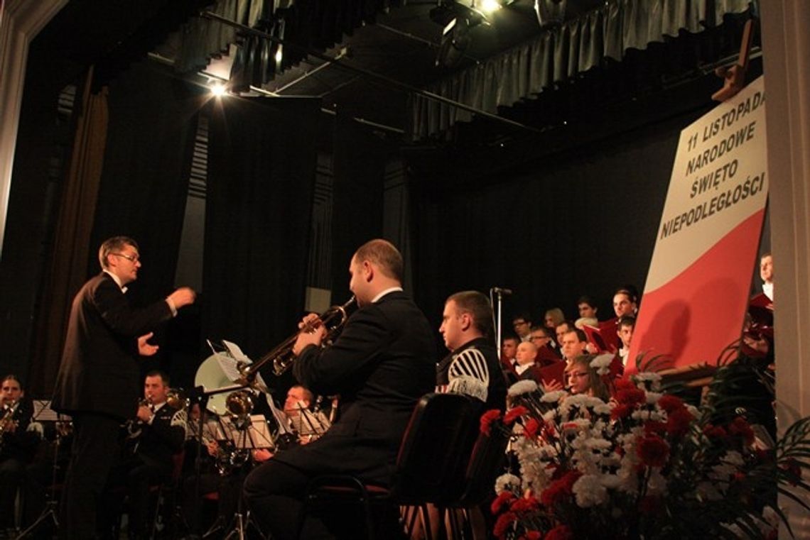 Koncert na głos, orkiestrę i jeszcze jeden głos