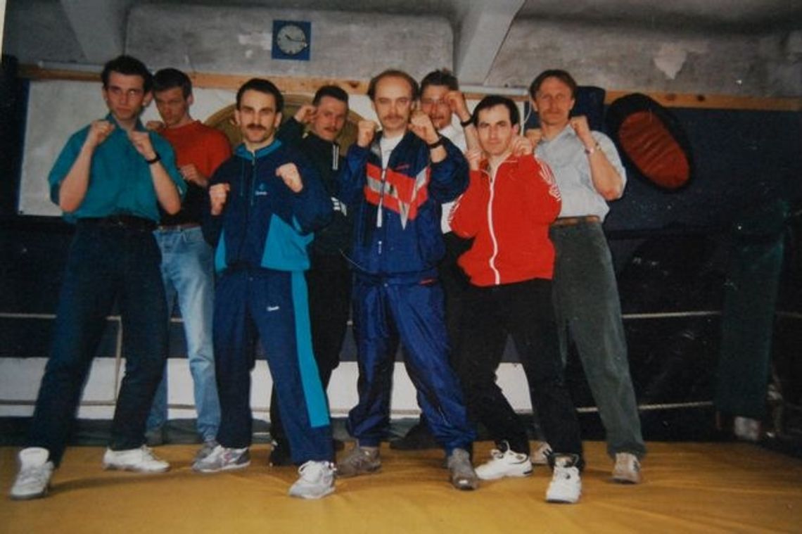 Krótki epizod kick-boxingu w Wildze