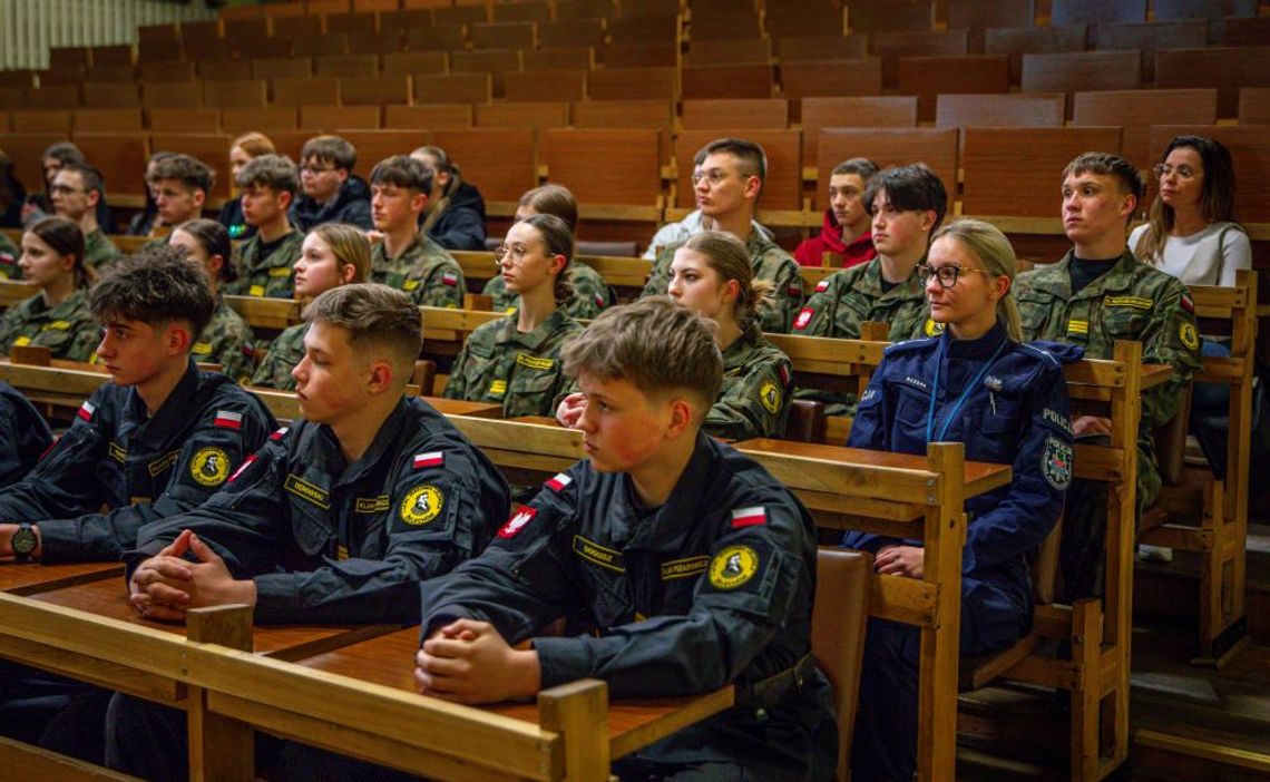 Licealiści z Żelechowa odwiedzili CSP w Legionowie