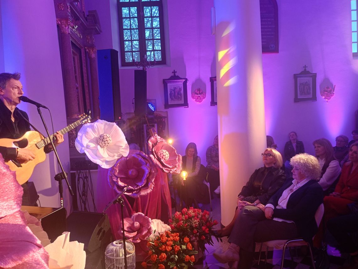 Maciej Miecznikowski oczarował panie w Borowiu