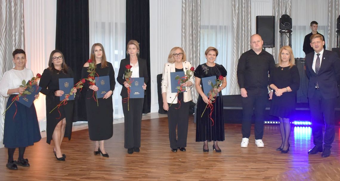 Miejski Dzień Nauczyciela w Łaskarzewie. Sześć osób z nagrodami burmistrza Miejski Dzień Nauczyciela w Łaskarzewie. Sześć osób z nagrodami burmistrza
