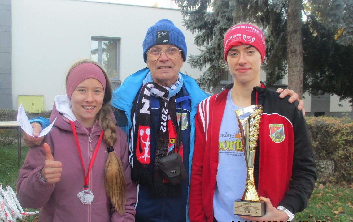 Młodzież Wilgi z medalami Biegów Niepodległości