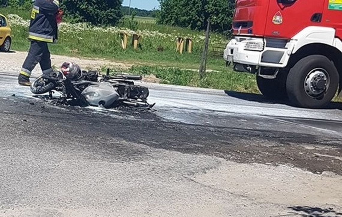 Motocykl stanął w płomieniach. Kierowca poparzony