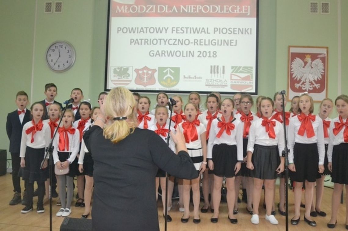 Muzyką i śpiewem uczcili 100-lecie niepodległości 