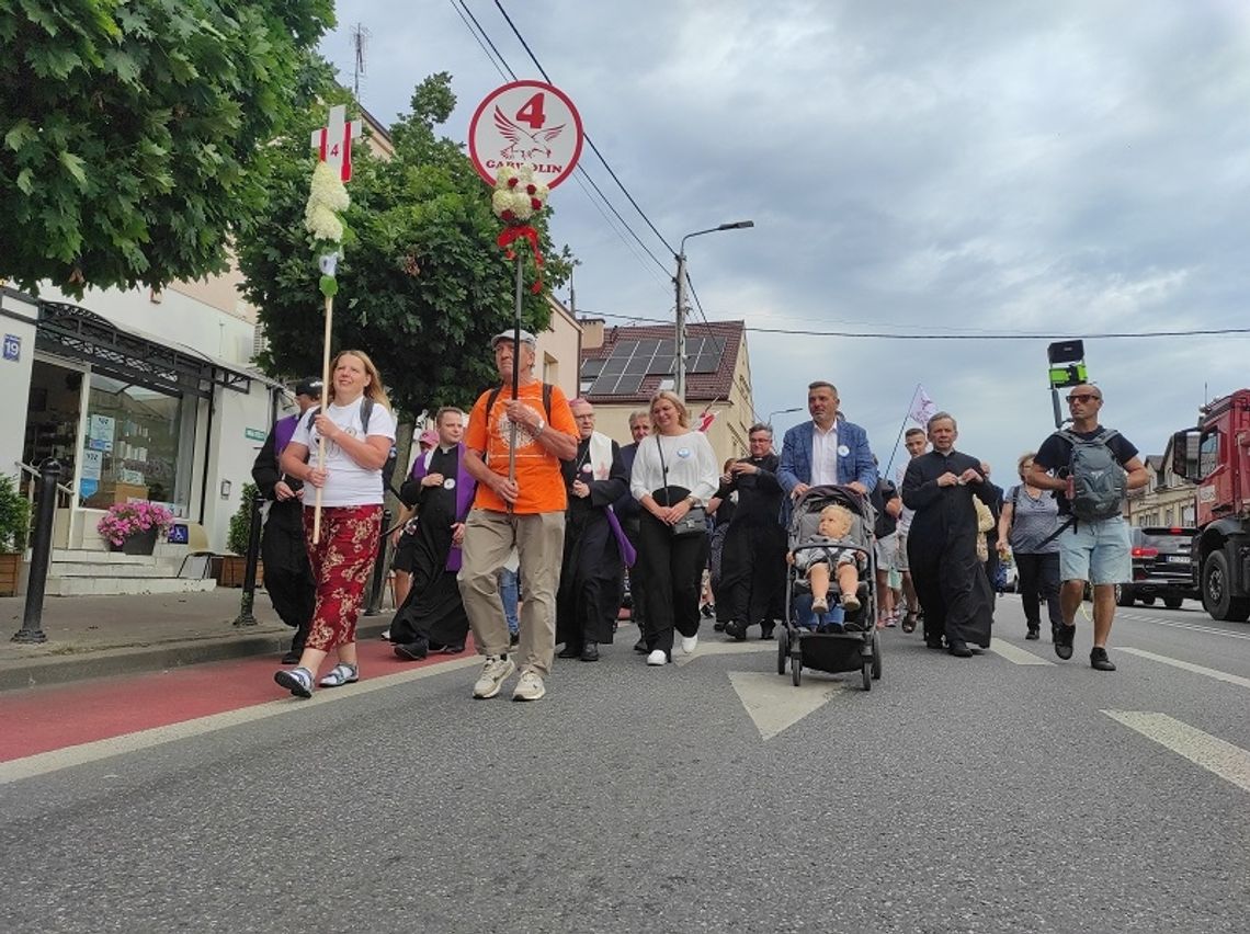 Na Jasną Górę! Piesza Pielgrzymka Podlaska ruszyła [wideo]