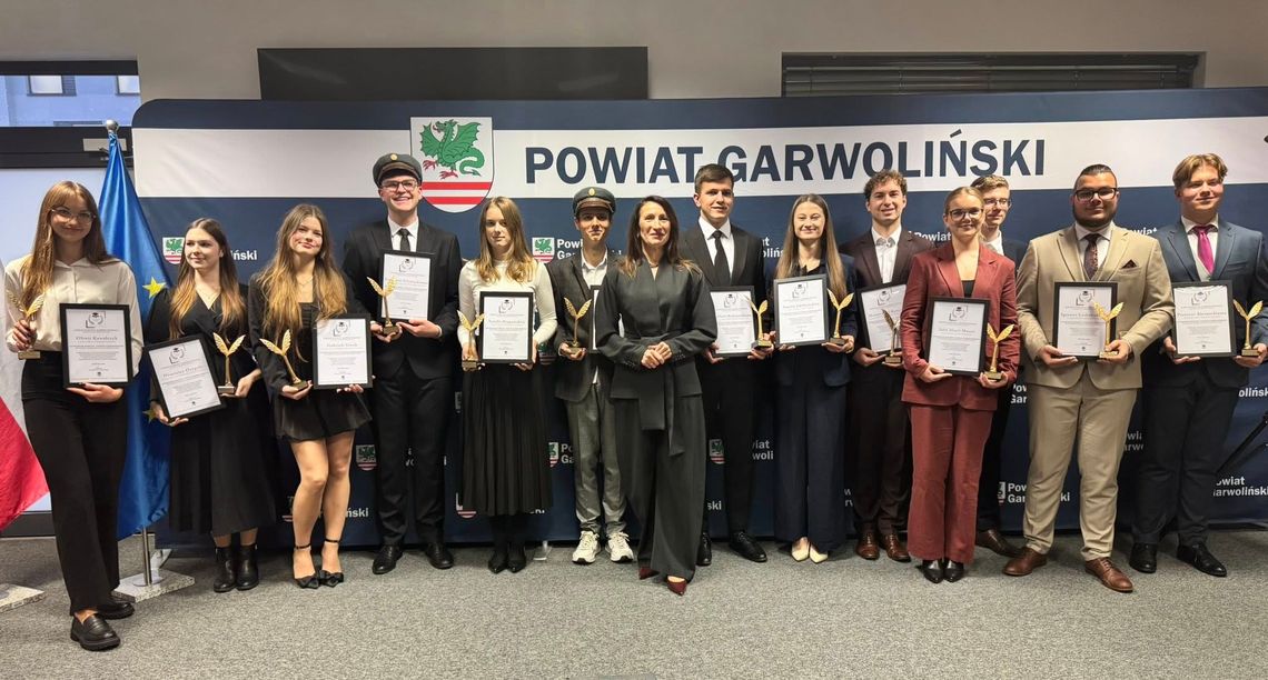 Najlepsi uczniowie ze stypendium starosty Najlepsi uczniowie ze stypendium starosty