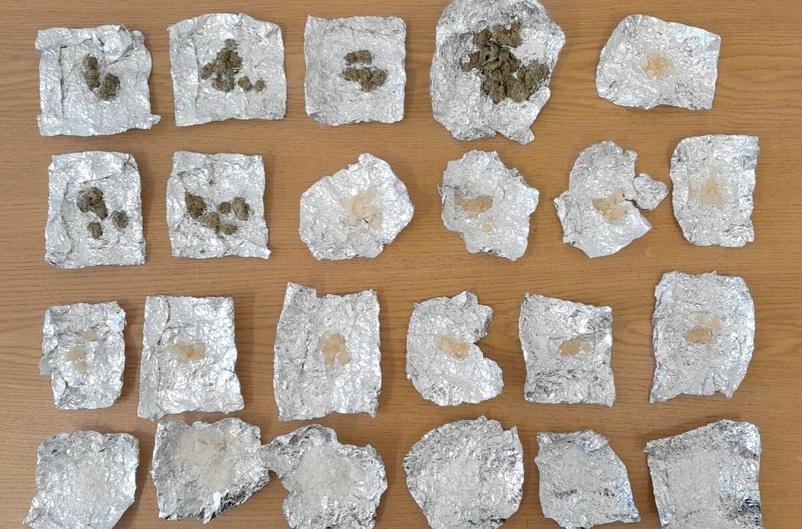 Narkotyki w aucie i podejrzenie jazdy pod wpływem. Policjanci zatrzymali 28-latka