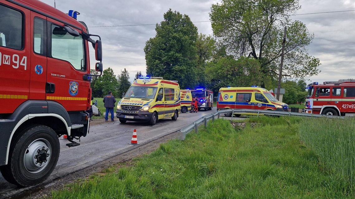 Nie ustąpiła pierwszeństwa – dwie osoby ranne po zderzeniu aut Nie ustąpiła pierwszeństwa – dwie osoby ranne po zderzeniu aut