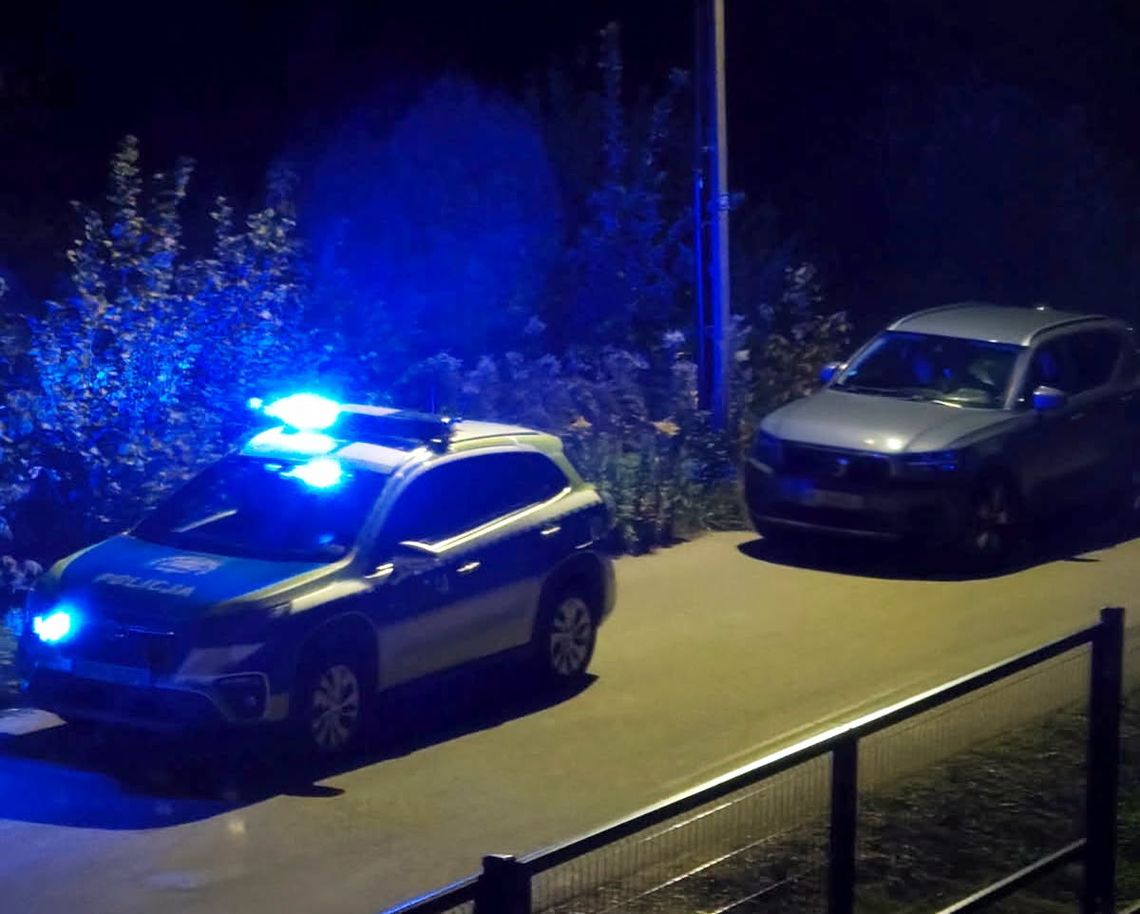Nie żyje 55-latek. Służby weszły siłowo do domu w Rębkowie Nie żyje 55-latek. Służby weszły siłowo do domu w Rębkowie