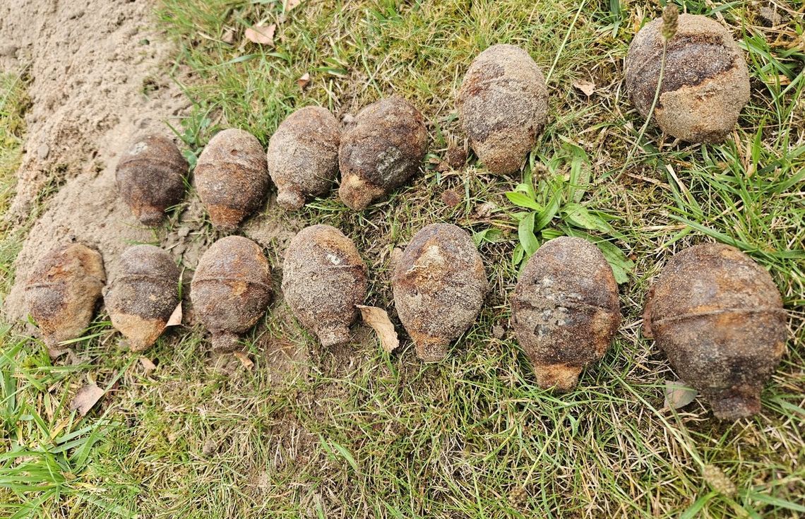 Niebezpieczne odkrycie w gminie Łaskarzew – na posesji znaleziono granaty z II wojny światowej