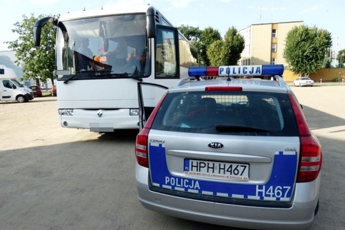 Niesprawnym autobusem mieli jechać na wycieczkę