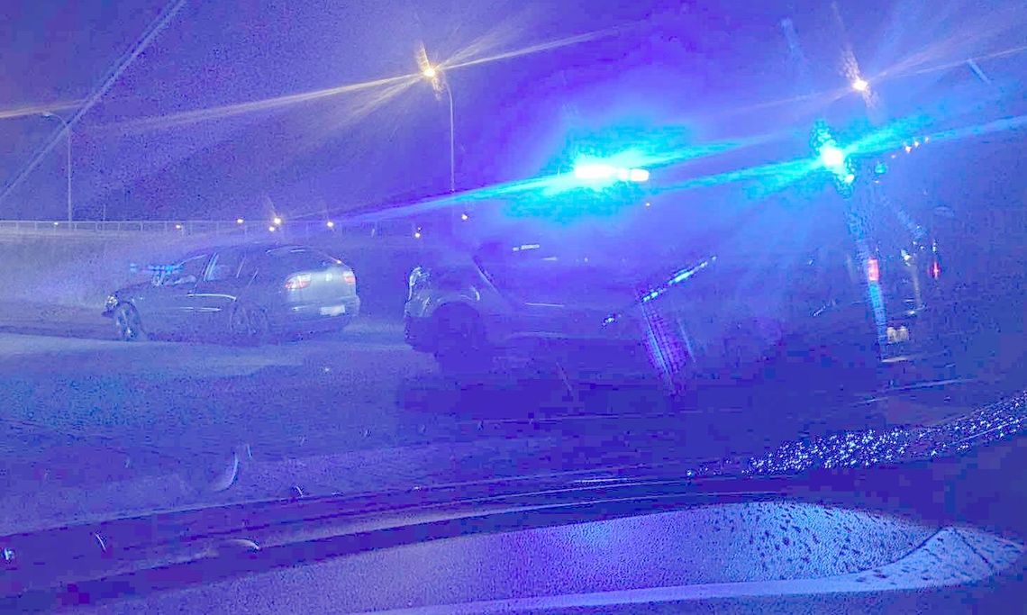 Nocna kolizja na Aura Park