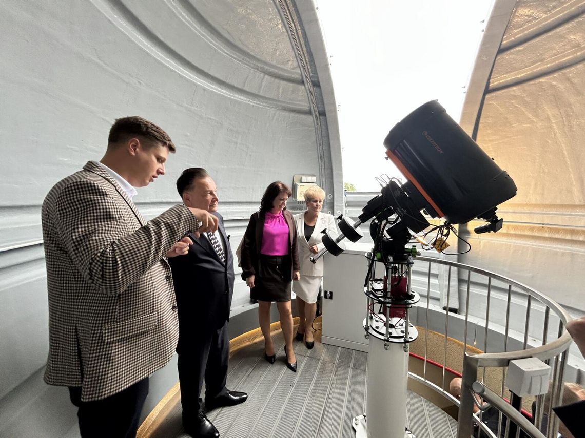 Nowa sala gimnastyczna i obserwatorium astronomiczne w Gocławiu otwarte