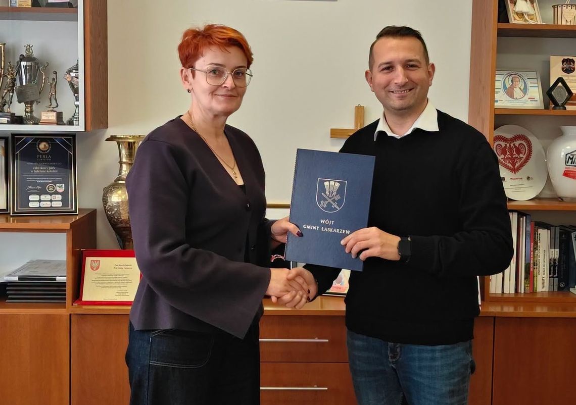 Nowa sołtys Kacprówka. Justyna Kozikowska otrzymała zaświadczenie