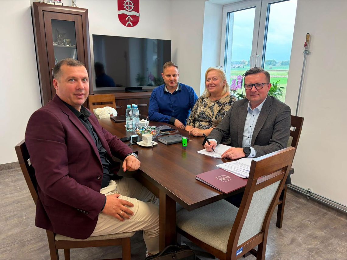 Nowa świetlica kontenerowa powstanie w Rudzie. Podpisano umowę Nowa świetlica kontenerowa powstanie w Rudzie. Podpisano umowę