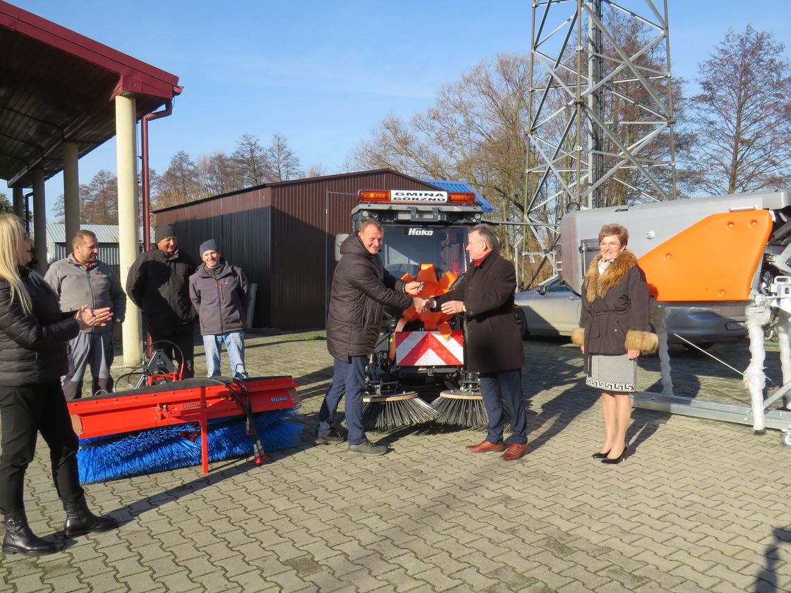 Nowa zamiatarka w Górznie. Gmina inwestuje w czystość i ekologię Nowa zamiatarka w Górznie. Gmina inwestuje w czystość i ekologię