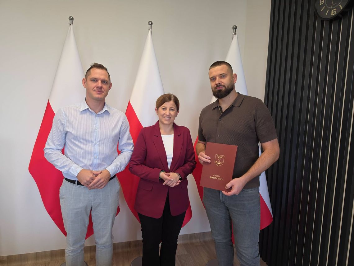 Nowe szatnie i zaplecze sanitarne w OSiR w Maciejowicach. Podpisano umowę Nowe szatnie i zaplecze sanitarne w OSiR w Maciejowicach. Podpisano umowę