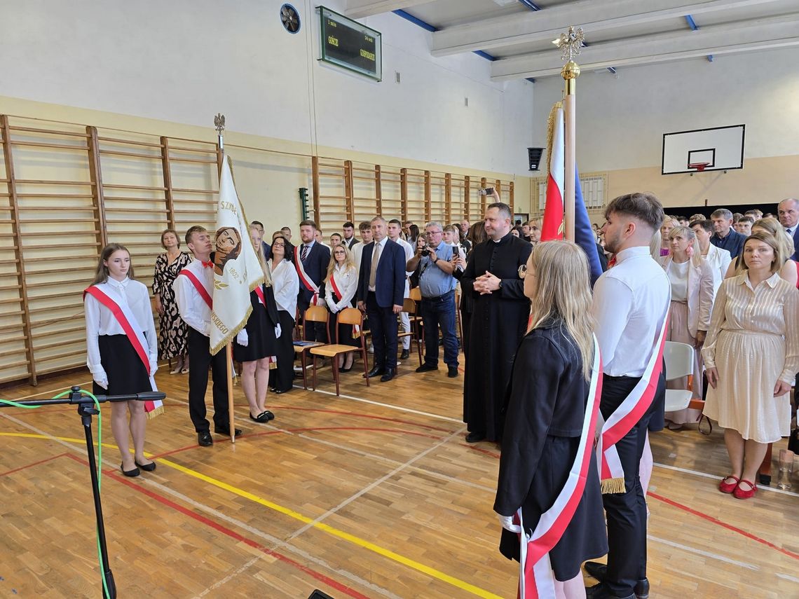 Nowy sztandar dla żelechowskiej szkoły