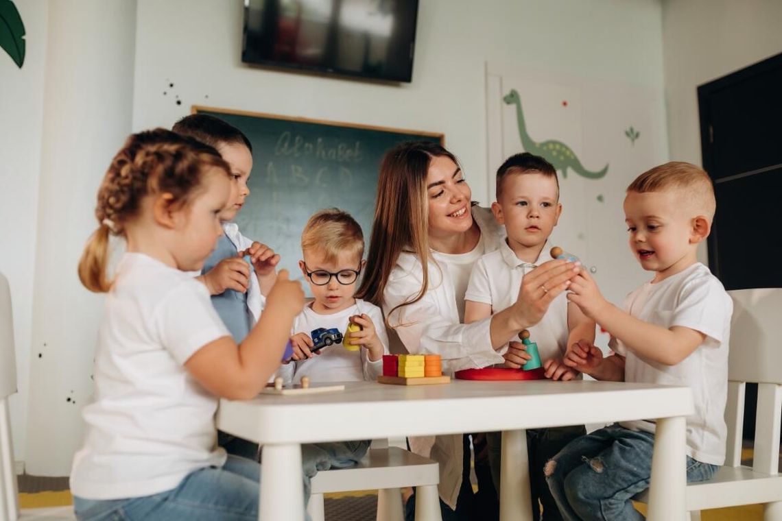 Opiekun dzienny – zawód, który odpowiada na potrzeby współczesnych rodzin