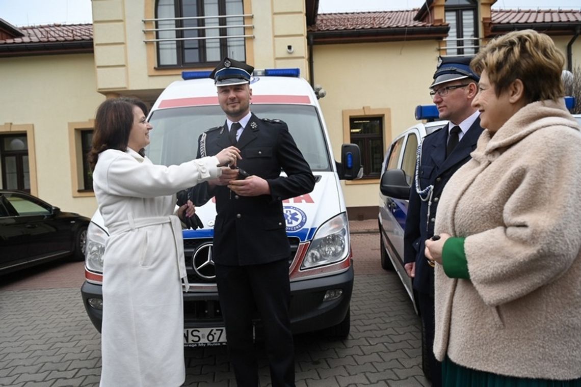 OSP w Mariańskim Porzeczu z ambulansem od siedleckiego pogotowia