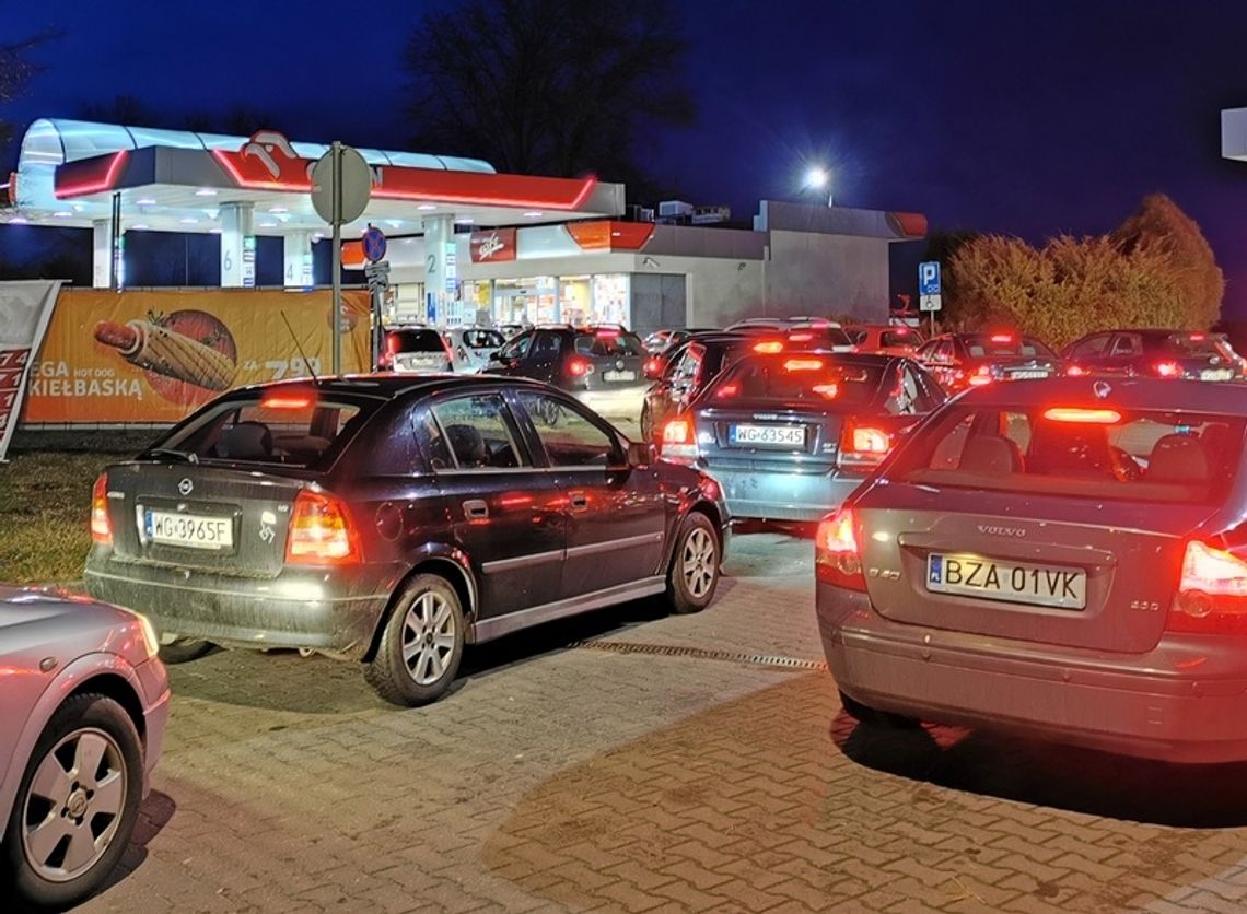 Paraliż na stacjach paliw. Starosta wprowadza ograniczenie [wideo]