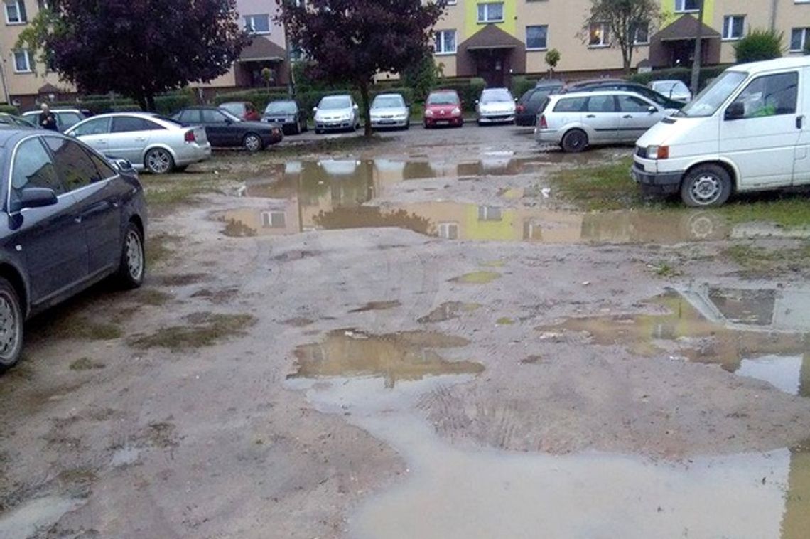 Parking jak poligon. Kiedy zniknie problem mieszkańców os. Jagodzińska?