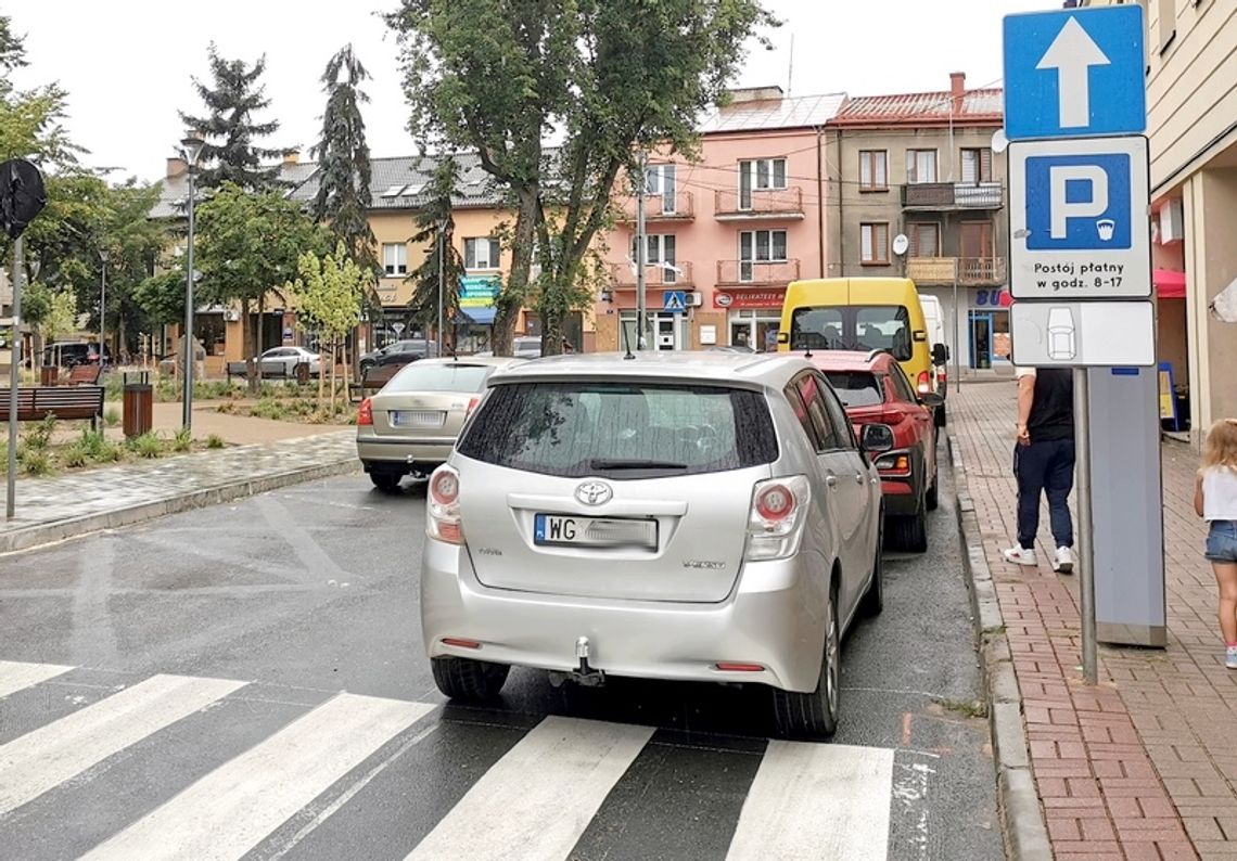 Parkowanie po nowemu przy skwerze i na „starych PKS-ach”